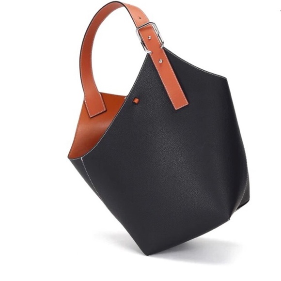 Borsetta Handbags - BORSETTA - Cholet Napa leather bucket bag. NW/OT! Internal phone slot. BEAUTIFUL